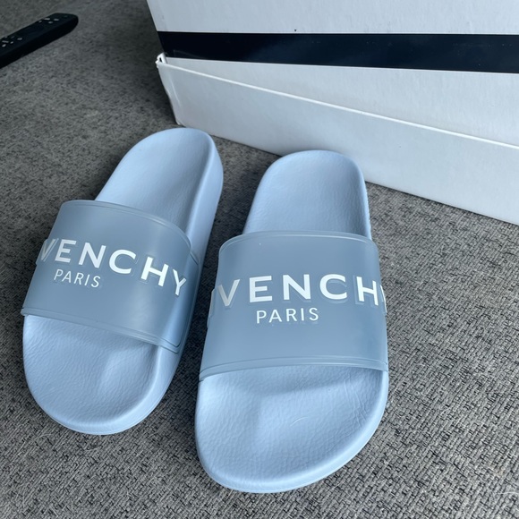 🫧GIVENCHY Paris flat sandals in transparent rubber - Picture 4 of 9